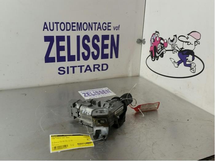 Używane Stacyjka + Kluczyk Ford Fiesta 6 (JA8) 1.25 16V Cena € 78,75 Procedura marży oferowane przez Zelissen V.O.F. autodemontage