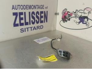 Usados Mando de radio volante Opel Agila (B) 1.0 12V Precio € 15,75 Norma de margen ofrecido por Zelissen V.O.F. autodemontage