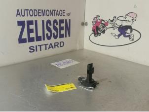 Usados Medidor de masa de aire Opel Agila (B) 1.0 12V Precio € 42,00 Norma de margen ofrecido por Zelissen V.O.F. autodemontage