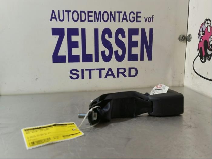 Insertion ceinture de sécurité arrière droite d'un Opel Agila (B) 1.0 12V 2008