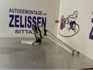 Używane Mechanizm szyby prawej tylnej wersja 4-drzwiowa Opel Agila (B) 1.0 12V Cena € 21,00 Procedura marży oferowane przez Zelissen V.O.F. autodemontage