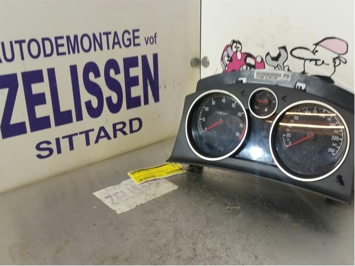 Begagnade Instrumentpanel Opel Astra H GTC (L08) 1.6 16V Twinport Pris € 73,50 Marginaltabell erbjuds av Zelissen V.O.F. autodemontage