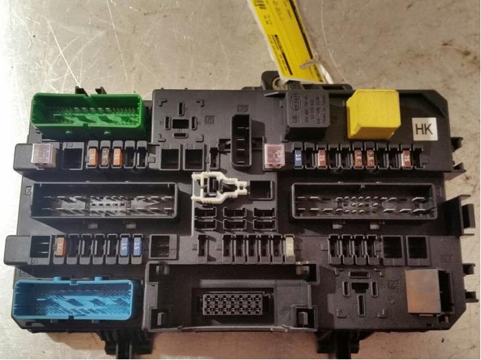 Fuse box from a Opel Astra H GTC (L08) 1.6 16V Twinport 2005