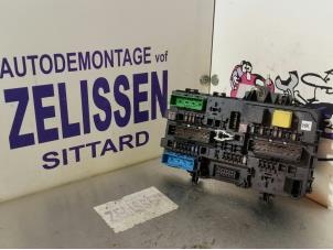 Usagé Boîte à fusibles Opel Astra H GTC (L08) 1.6 16V Twinport Prix € 78,75 Règlement à la marge proposé par Zelissen V.O.F. autodemontage