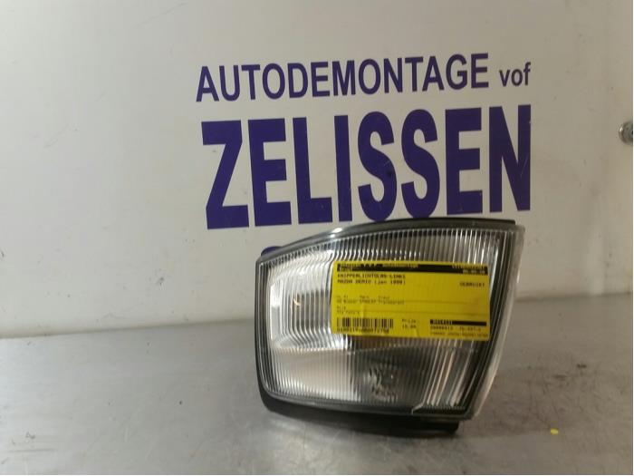 Optique avant secondaire gauche d'un Mazda Demio (DW)  1999