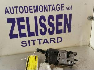 Begagnade Dörrlåsmekanism, 2-dörrars, höger Citroen Berlingo 1.6 Hdi 16V 90 Pris € 36,75 Marginaltabell erbjuds av Zelissen V.O.F. autodemontage