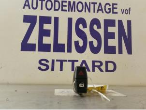 Usagé Bouton de warning BMW 5 serie (E60) 530d 24V Prix € 21,00 Règlement à la marge proposé par Zelissen V.O.F. autodemontage