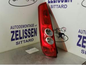 Używane Tylne swiatlo pozycyjne lewe Ford Fiesta 5 (JD/JH) 1.3 Cena € 31,50 Procedura marży oferowane przez Zelissen V.O.F. autodemontage