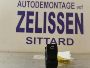 Używane Przelacznik elektrycznej szyby BMW 5 serie (E60) 530d 24V Cena € 21,00 Procedura marży oferowane przez Zelissen V.O.F. autodemontage