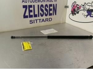 Usados Juego de amortiguadores de gas del portón trasero Citroen C1 1.0 12V Precio € 15,75 Norma de margen ofrecido por Zelissen V.O.F. autodemontage