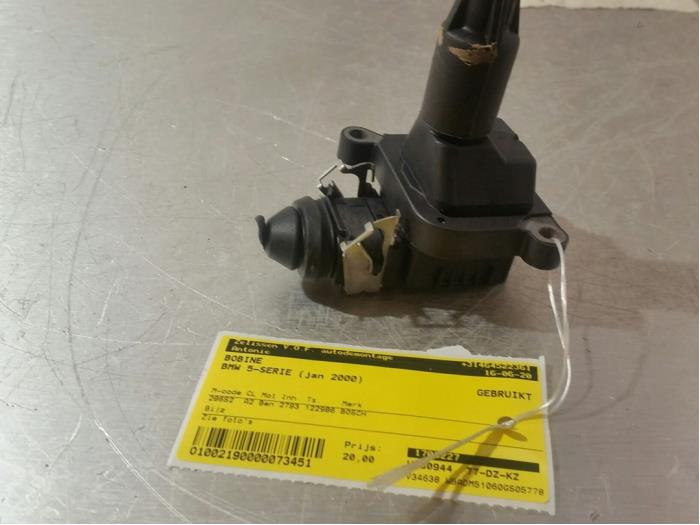 Ignition coil from a BMW 5 serie (E39) 528i 24V 2000