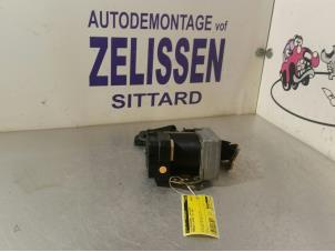 Used Rear seatbelt, left Mercedes S (W220) 5.5 S-600 36V Twin Turbo Price € 47,25 Margin scheme offered by Zelissen V.O.F. autodemontage