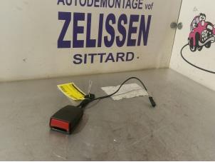 Used Rear seatbelt buckle, right Mercedes S (W220) 5.5 S-600 36V Twin Turbo Price € 47,25 Margin scheme offered by Zelissen V.O.F. autodemontage