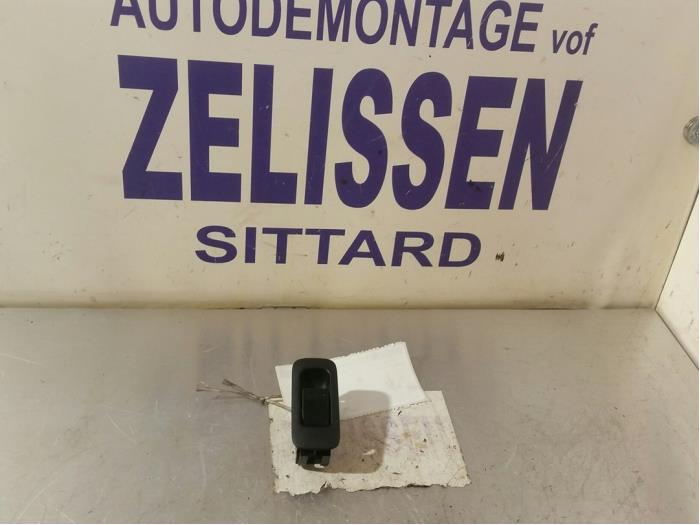 Usados Interruptor de ventanilla eléctrica Suzuki Liana (ERC/ERD/RH4) 1.6 MPi 16V Precio € 10,50 Norma de margen ofrecido por Zelissen V.O.F. autodemontage