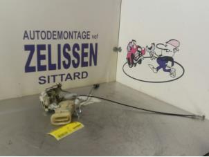Gebrauchte Türschlossmechanik 2-türig rechts Peugeot 206 (2A/C/H/J/S) 2.0 GTI 16V Preis € 36,75 Margenregelung angeboten von Zelissen V.O.F. autodemontage
