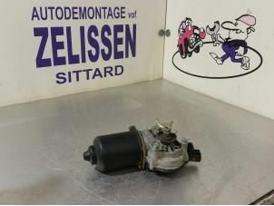 Usagé Moteur essuie-glace avant Mitsubishi Colt (Z2/Z3) 1.1 12V Prix € 47,25 Règlement à la marge proposé par Zelissen V.O.F. autodemontage