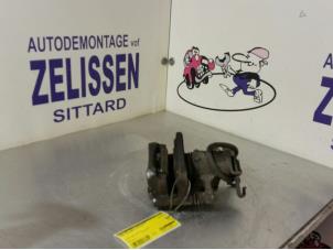 Used Rear brake calliper, left Opel Insignia Sports Tourer 1.6 CDTI 16V 136 Price € 99,75 Margin scheme offered by Zelissen V.O.F. autodemontage