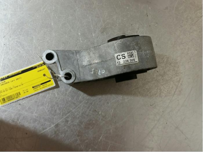 Support moteur d'un Opel Insignia Sports Tourer 1.6 CDTI 16V 136 2017