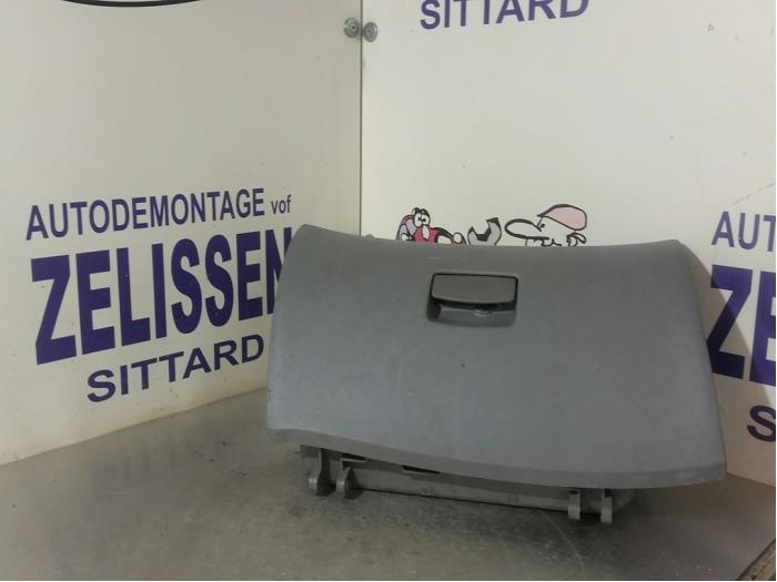 Begagnade Handskfack Kia Picanto (BA) 1.0 12V Pris € 31,50 Marginaltabell erbjuds av Zelissen V.O.F. autodemontage