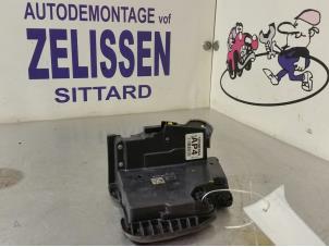Usagé Serrure portière mécanique 4portes arrière gauche Opel Astra K Sports Tourer 1.0 Turbo 12V Prix € 52,50 Règlement à la marge proposé par Zelissen V.O.F. autodemontage