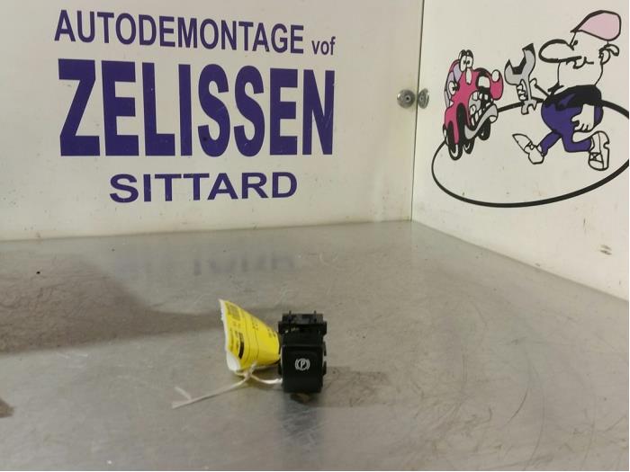 Gebrauchte Handbremse Schalter Opel Astra K Sports Tourer 1.0 Turbo 12V Preis € 15,75 Margenregelung angeboten von Zelissen V.O.F. autodemontage