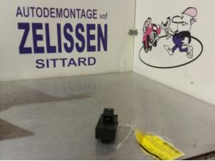Używane Przelacznik elektrycznej szyby Opel Astra K Sports Tourer 1.0 Turbo 12V Cena € 21,00 Procedura marży oferowane przez Zelissen V.O.F. autodemontage