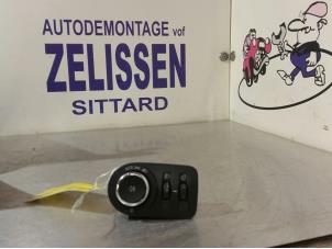 Usagé Commutateur lumière Opel Astra K Sports Tourer 1.0 Turbo 12V Prix € 47,25 Règlement à la marge proposé par Zelissen V.O.F. autodemontage