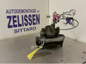 Usagé Etrier de frein (pince) avant droit Opel Astra K Sports Tourer 1.0 Turbo 12V Prix € 63,00 Règlement à la marge proposé par Zelissen V.O.F. autodemontage