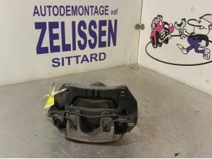 Gebrauchte Bremszange links vorne Opel Astra K Sports Tourer 1.0 Turbo 12V Preis € 63,00 Margenregelung angeboten von Zelissen V.O.F. autodemontage