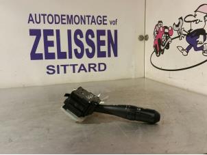 Usados Interruptor de indicador de dirección Mitsubishi Colt (Z2/Z3) 1.3 16V Precio € 15,75 Norma de margen ofrecido por Zelissen V.O.F. autodemontage