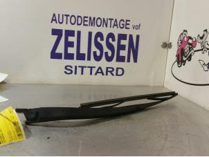 Used Rear wiper arm Mitsubishi Colt (Z2/Z3) 1.3 16V Price € 21,00 Margin scheme offered by Zelissen V.O.F. autodemontage