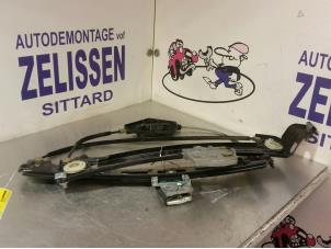 Używane Mechanizm szyby lewej przedniej wersja 4-drzwiowa Volkswagen Passat CC (357) 2.0 TDI 16V 135 Cena € 63,00 Procedura marży oferowane przez Zelissen V.O.F. autodemontage
