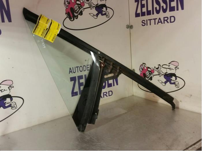 Usados Ventanilla triangular izquierda delante BMW Z3 Roadster (E36/7) 1.9 Precio € 31,50 Norma de margen ofrecido por Zelissen V.O.F. autodemontage