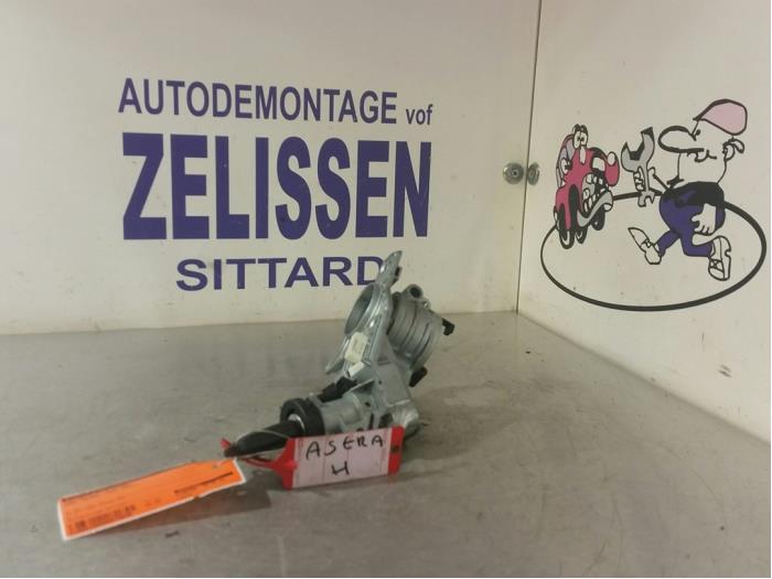 Używane Stacyjka + Kluczyk Opel Astra H SW (L35) 1.6 16V Twinport Cena € 52,50 Procedura marży oferowane przez Zelissen V.O.F. autodemontage