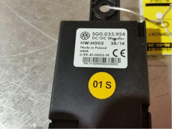 Voltage stabiliser from a Volkswagen Golf VII (AUA) 2.0 TDI 16V 2014