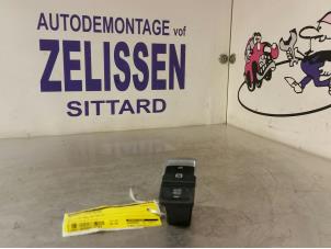 Używane Przelacznik hamulca postojowego Volkswagen Golf VII (AUA) 2.0 TDI 16V Cena € 26,25 Procedura marży oferowane przez Zelissen V.O.F. autodemontage