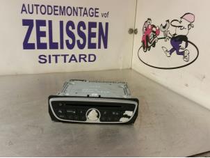 Usados Reproductor de CD y radio Renault Megane III Grandtour (KZ) 1.5 dCi 90 Precio € 105,00 Norma de margen ofrecido por Zelissen V.O.F. autodemontage