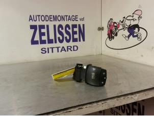 Used Steering wheel switch Renault Megane III Grandtour (KZ) 1.5 dCi 90 Price € 26,25 Margin scheme offered by Zelissen V.O.F. autodemontage