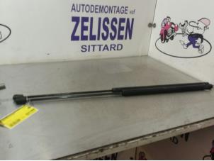 Gebrauchte Set Gasdämpfer Heckklappe Mercedes Vaneo (W414) Preis € 31,50 Margenregelung angeboten von Zelissen V.O.F. autodemontage