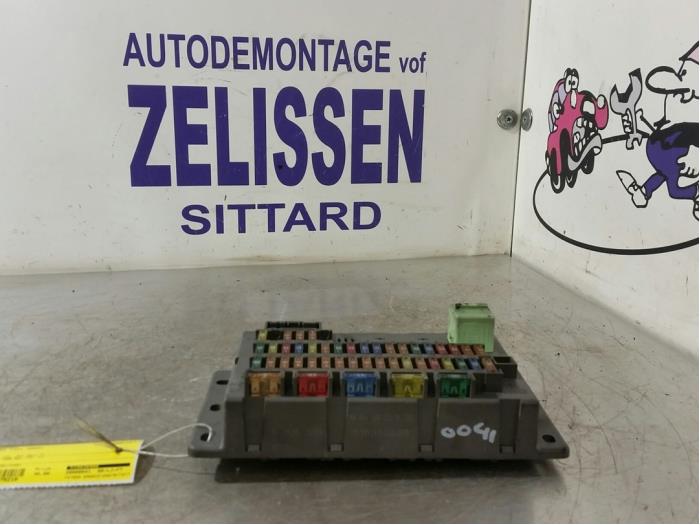 Begagnade Säkringsbox BMW Mini (R50/53) 1.6 16V Cooper Pris € 47,25 Marginaltabell erbjuds av Zelissen V.O.F. autodemontage