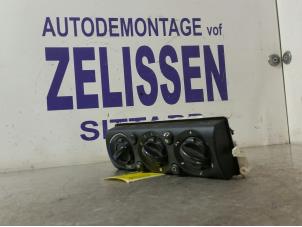 Usagé Panneau de commandes chauffage BMW Mini One/Cooper (R50) 1.6 16V Cooper Prix € 42,00 Règlement à la marge proposé par Zelissen V.O.F. autodemontage