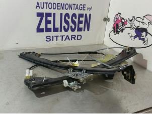 Używane Mechanizm szyby lewej przedniej wersja 2-drzwiowa BMW 3 serie (E92) 325i Cena € 68,25 Procedura marży oferowane przez Zelissen V.O.F. autodemontage