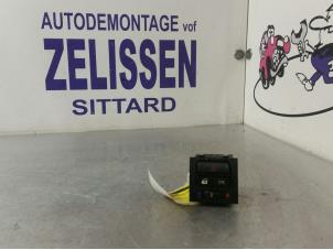 Usagé Commutateur éclairage d'urgence BMW 3 serie (E92) 325i Prix € 21,00 Règlement à la marge proposé par Zelissen V.O.F. autodemontage