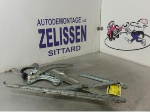 Używane Mechanizm szyby lewej przedniej wersja 4-drzwiowa Daihatsu Cuore (L251/271/276) Cena € 52,50 Procedura marży oferowane przez Zelissen V.O.F. autodemontage