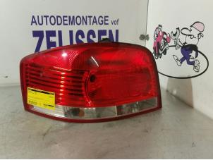 Usados Luz trasera izquierda Audi A3 (8P1) 2.0 16V FSI Precio € 52,50 Norma de margen ofrecido por Zelissen V.O.F. autodemontage
