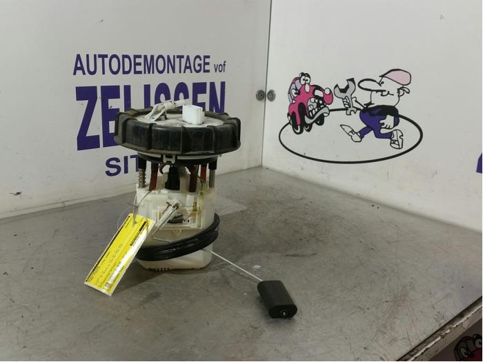 Usagé Pompe essence Ford Fiesta 6 (JA8) 1.25 16V Prix € 52,50 Règlement à la marge proposé par Zelissen V.O.F. autodemontage