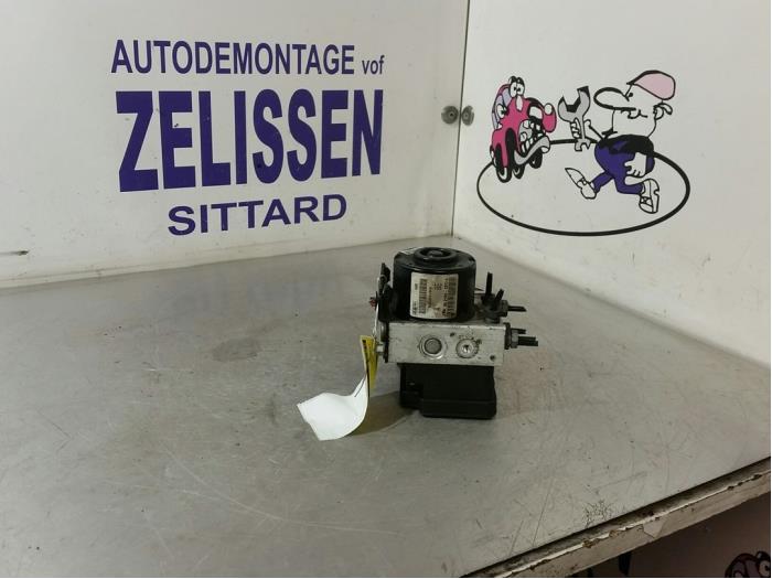 Begagnade ABS-pump Ford Fiesta 6 (JA8) 1.25 16V Pris € 99,75 Marginaltabell erbjuds av Zelissen V.O.F. autodemontage