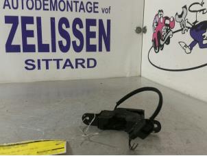 Używane Mechanizm zamka pokrywy silnika Opel Movano Combi 2.3 BiTurbo 16V FWD Cena € 31,50 Procedura marży oferowane przez Zelissen V.O.F. autodemontage
