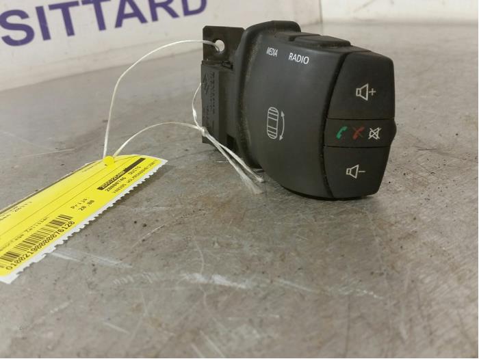 Steering wheel mounted radio control from a Vauxhall Movano Combi 2.3 BiTurbo 16V FWD 2017