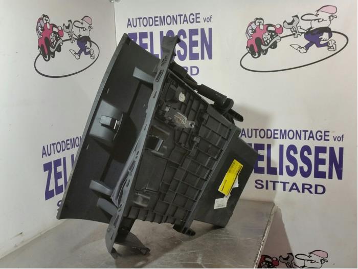 Begagnade Handskfack Renault Kangoo/Grand Kangoo (KW) 1.5 dCi 85 Pris € 36,75 Marginaltabell erbjuds av Zelissen V.O.F. autodemontage
